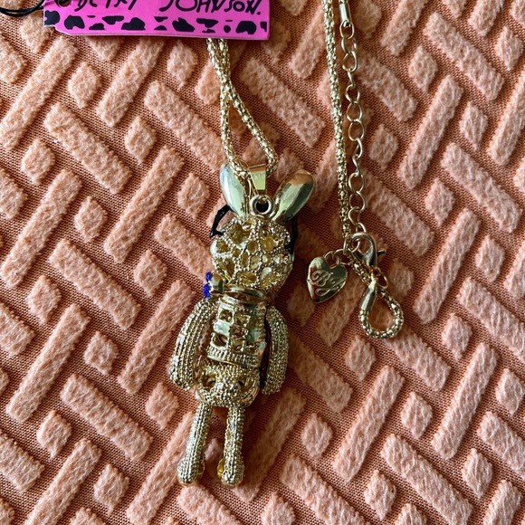 Rhinestone studded Rabbit with eyeglasses pendant necklace - Picture 3 of 5